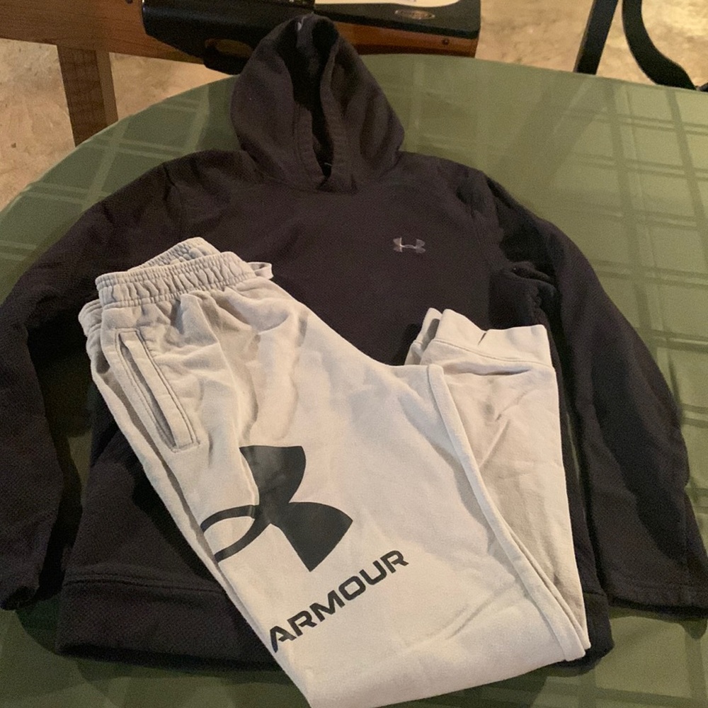 Under armour set boys joggers XL men’s small hoodie